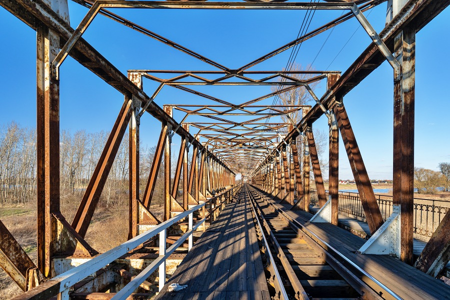 most kolejowy w czernicy
